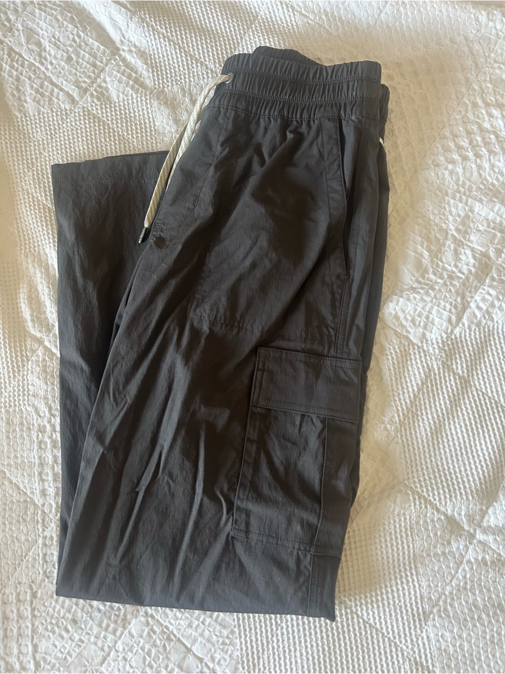 Vuori Black Cargo Joggers with Drawstring Waist